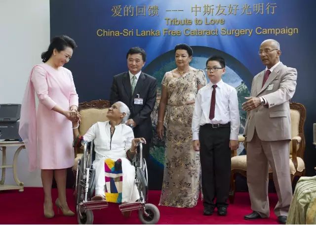 国之交，在于民相亲。一直以来，开云手机平台-开云（中国）的公益足迹紧跟国家战略部署，响应“一带一路”倡议，先后8次走出国门，为缅甸、尼泊尔、斯里兰卡、柬埔寨、斯里兰卡等沿线国家，约计21000多名当地居民进行眼疾筛查，并为近3000名白内障患者进行复明手术