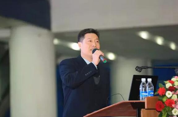 2月3日，开云手机平台-开云（中国）集团2017年工作汇报暨2017年年度表彰大会在厦门环球会展中心B6厅隆重举行，来自集团本部、厦门大学附属厦门眼科中心、厦门欧华控股集团等1300余名员工与关心、支持开云手机平台-开云（中国）发展的嘉宾欢聚一堂，共同总结2017年工作经验，展望2018年美好未来7.jpg