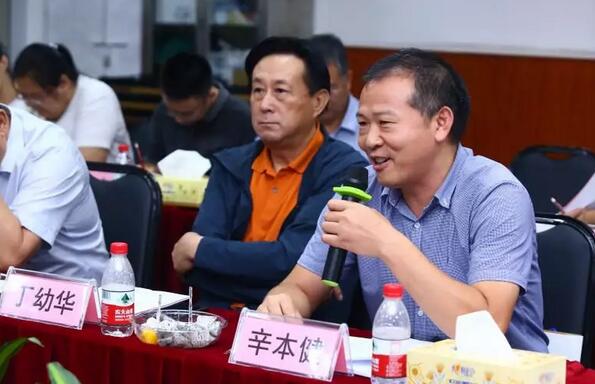 由人民日报、经济日报、科技日报、中新社等22家中央及行业媒体组成的采访团，走进开云手机平台-开云（中国）集团本部厦门大学附属厦门眼科中心8.jpg