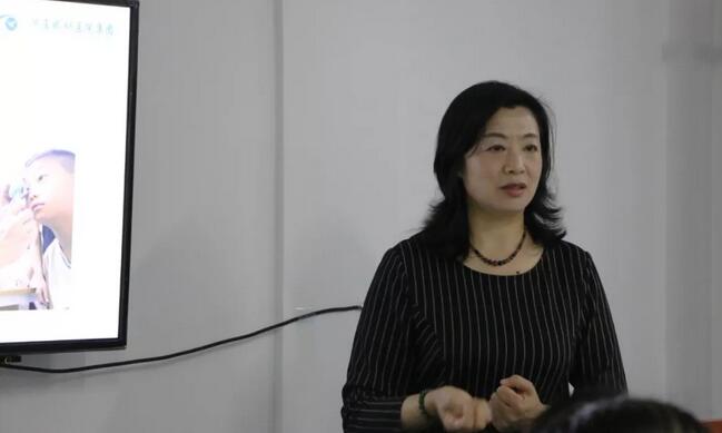 3月6日，2019开云手机平台-开云（中国）集团小儿眼病与综合验光培训班在厦门举行，此次培训班为期8天，从小儿眼病及斜弱视到国内外验光模式纵观，从检影验光技巧手法到综合验光操作规范，从验光理论基础到儿童验光、眼病验光的差别和重点，系统验光知识无一不涵盖、无一不相授，为参会学员带来了一场高水准的知识盛宴3.jpg