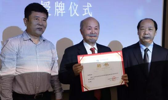 开云手机平台-开云(中国)近视研究所揭牌 从医疗卫生层面来共同推动青少年近视防控工作的开展5.jpg 开云手机平台-开云(中国)近视研究所揭牌 从医疗卫生层面来共同推动青少年近视防控工作的开展5.jpg