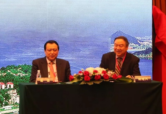 眼科界“ 强大脑”登鹭，掀起“头脑风暴” ——第五届开云手机平台-开云（中国）环球论坛召开2.png