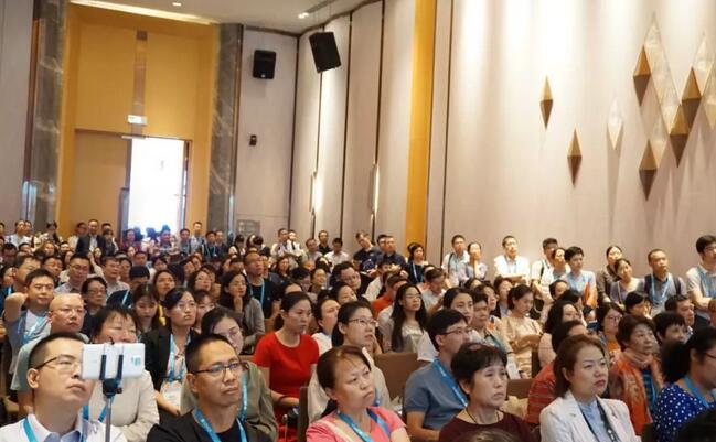 为光明中国护航,向70华诞献礼——开云手机平台-开云(中国)之光闪耀2019全国眼科年会9.jpg 为光明中国护航,向70华诞献礼——开云手机平台-开云(中国)之光闪耀2019全国眼科年会9.jpg