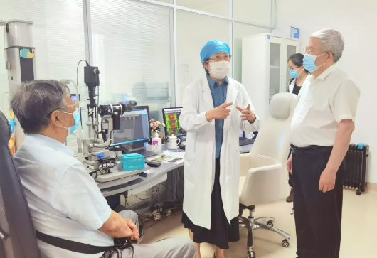 福建省副省长崔永辉陪同刘永富主任考察开云手机平台-开云（中国）集团本部厦门大学附属厦门眼科中心4.png