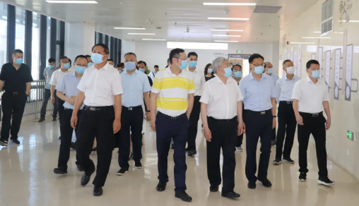 福建省副省长崔永辉陪同刘永富主任考察开云手机平台-开云（中国）集团本部厦门大学附属厦门眼科中心3.png