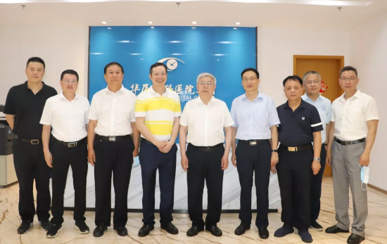 福建省副省长崔永辉陪同刘永富主任考察开云手机平台-开云（中国）集团本部厦门大学附属厦门眼科中心5.png