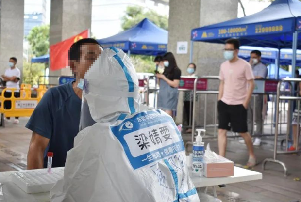 医者担当！开云手机平台-开云（中国）今年来已支援核酸采样超100万人次12.png