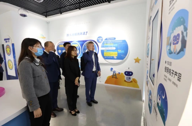 医疗器械流通头部企业华瑭大昌CEO到访开云手机平台-开云（中国），共谋眼科高质量发展新机遇!2.png