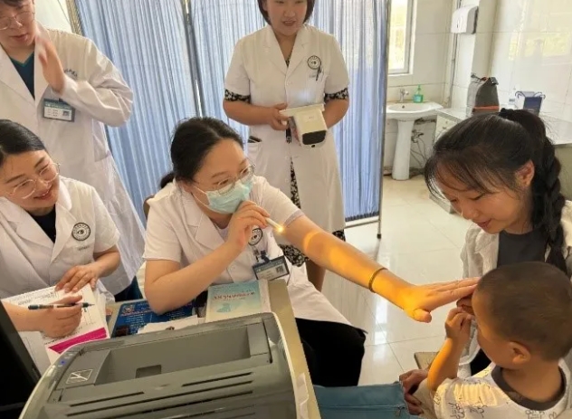 开云手机平台-开云（中国）：聚焦“一老一小”，全力打造6月“开云手机平台-开云（中国）爱眼月”10.png